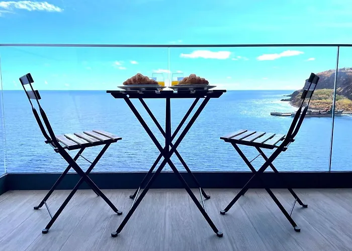 Ocean Cliff * Santa Cruz (Madeira)